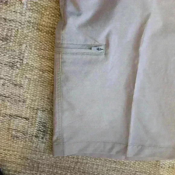 Khaki Greg Norman Short - Picture 2 of 6